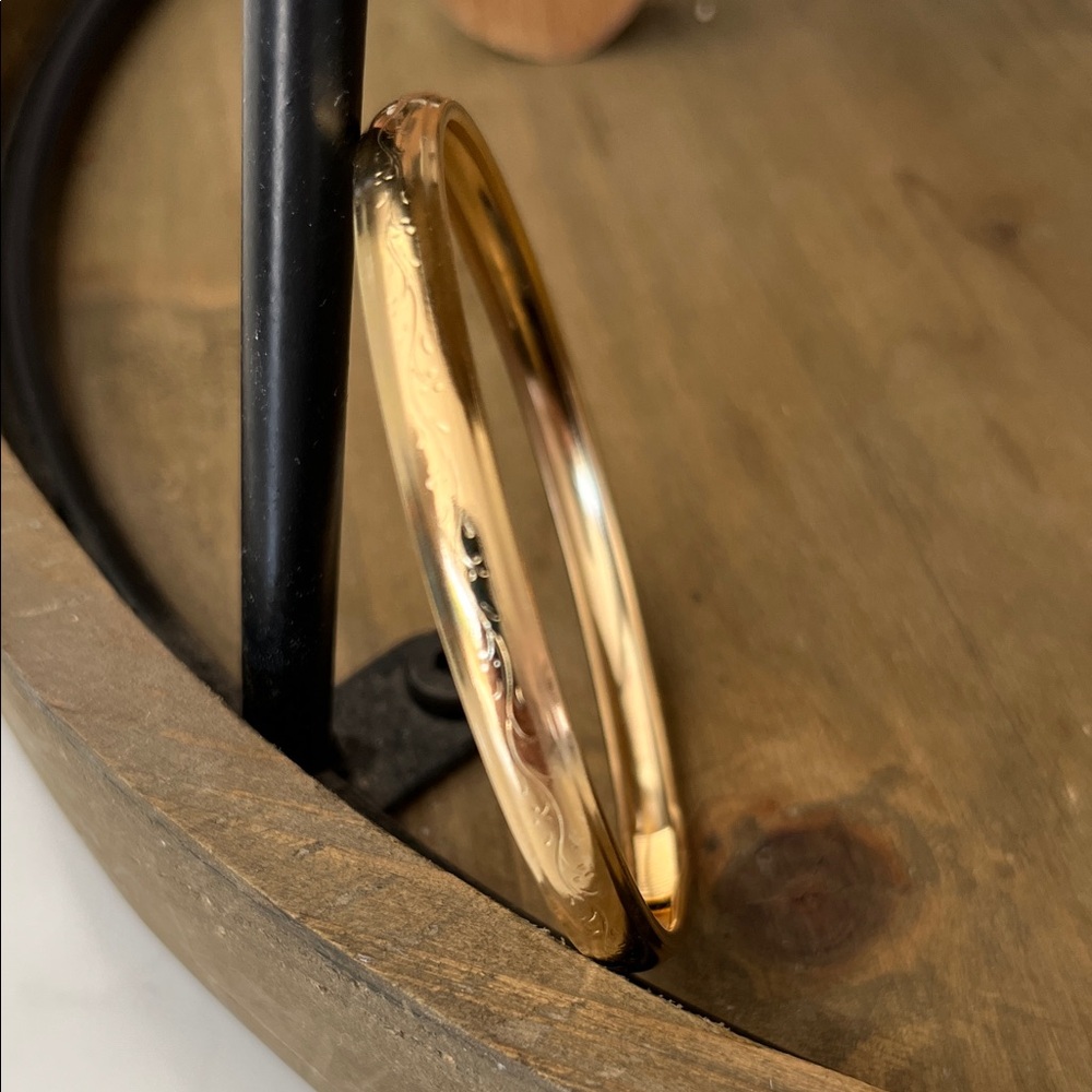 Gold Tone Hinged Bangle Bracelet Subtle Etched Design Classic Style - Picture 4 of 5